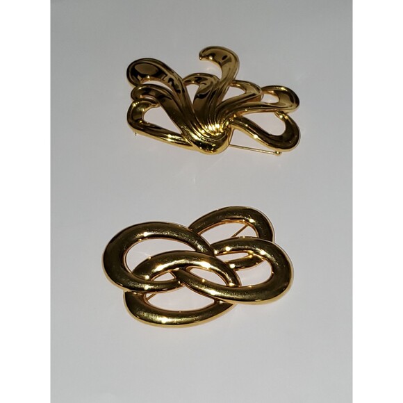 A Lot of Two Monet Brooch Pins Gold Tone Swirly Flair Design Collectible Large - Picture 8 of 8